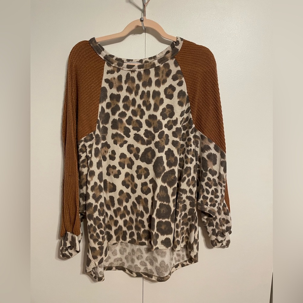 Round neck Leopard waffle knit boutique top